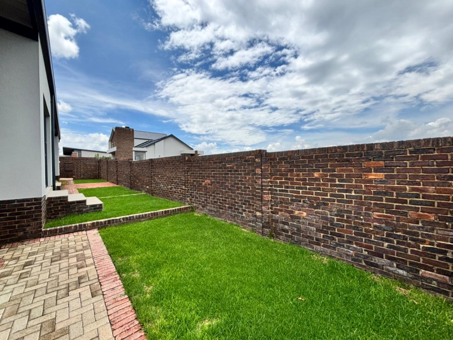 To Let 3 Bedroom Property for Rent in Helderzicht Eco Estate North West